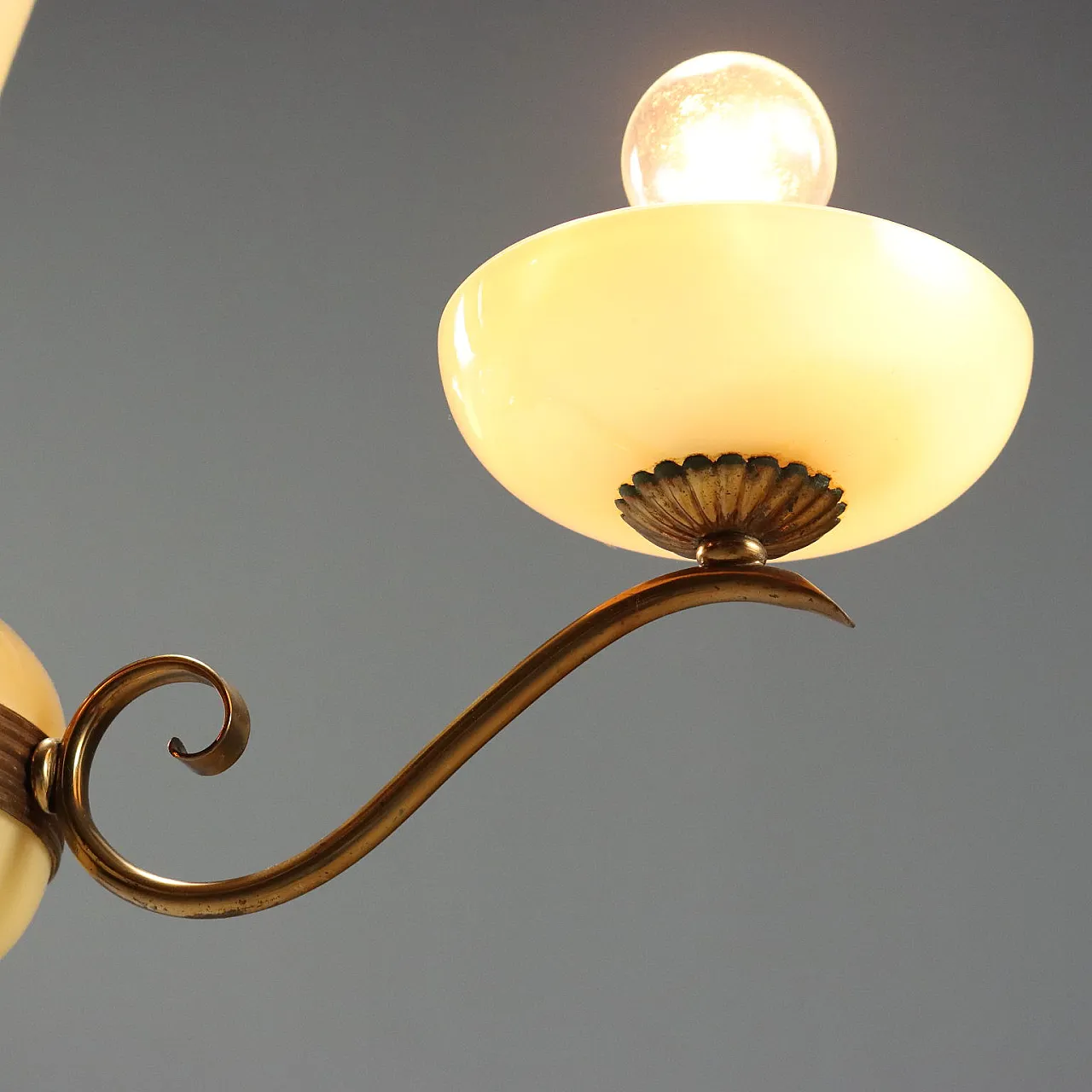 Lampadario in vetro e ottone, metà '900 6