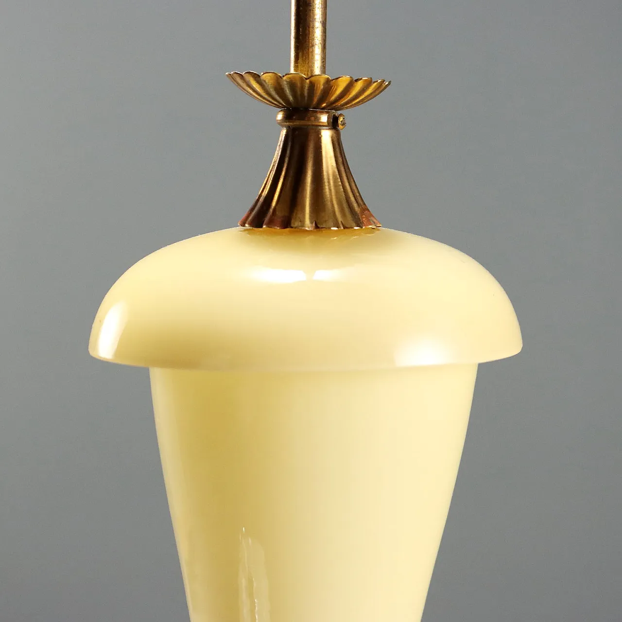 Lampadario in vetro e ottone, metà '900 9