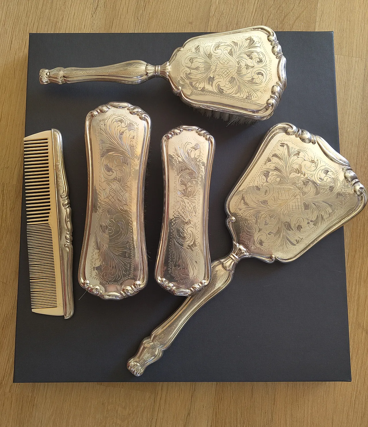 Silver toilet set, early 20th century 1