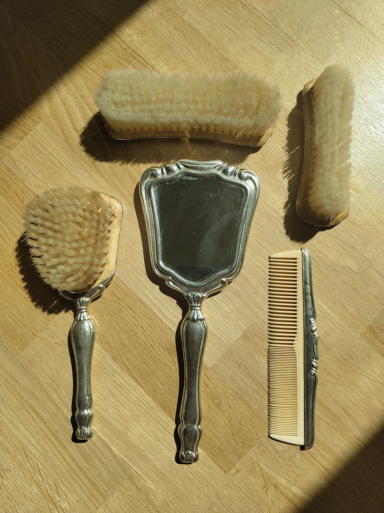 Silver toilet set, early 20th century 5