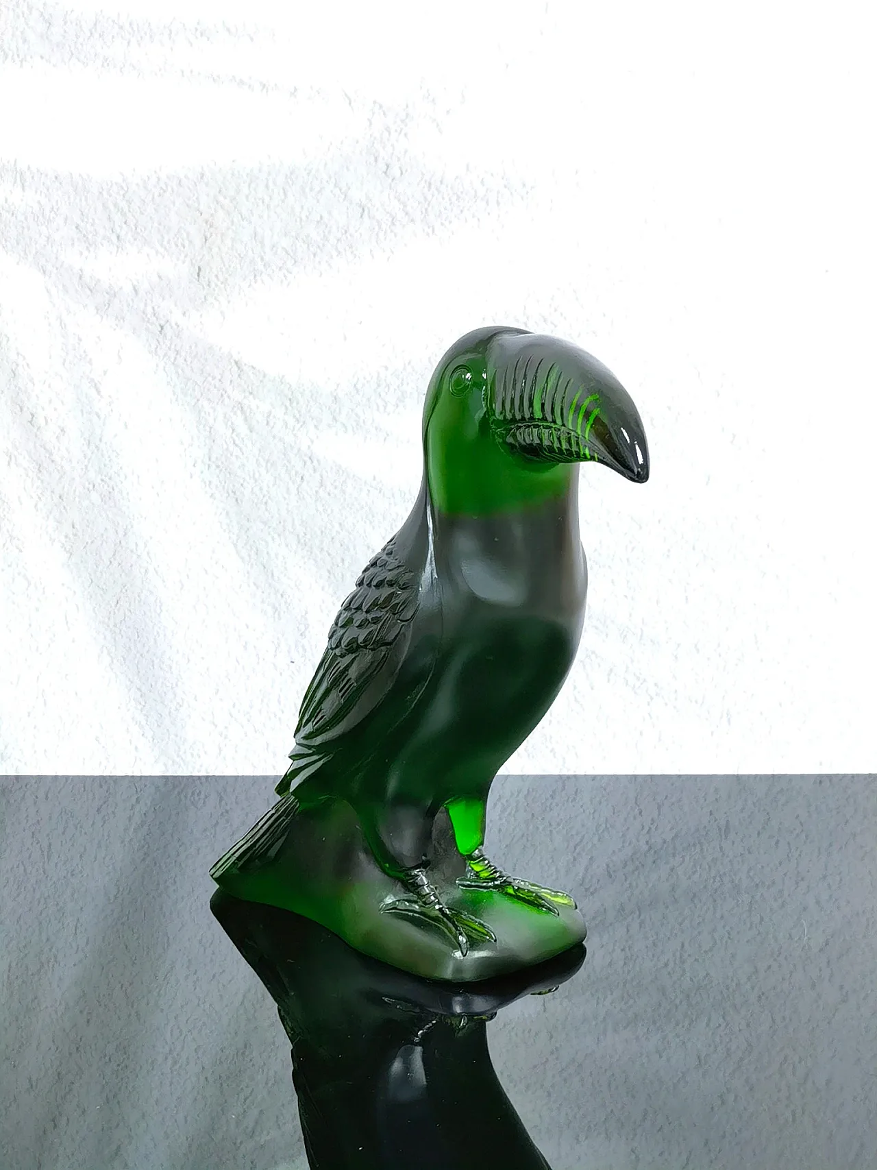 Lalique Toucan Sculpture crystal 1