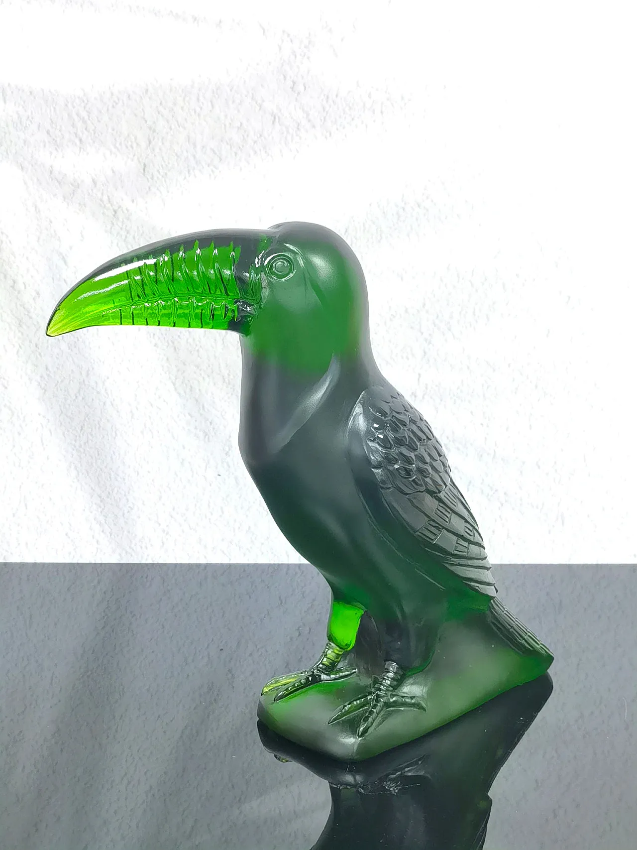 Lalique Toucan Sculpture crystal 4