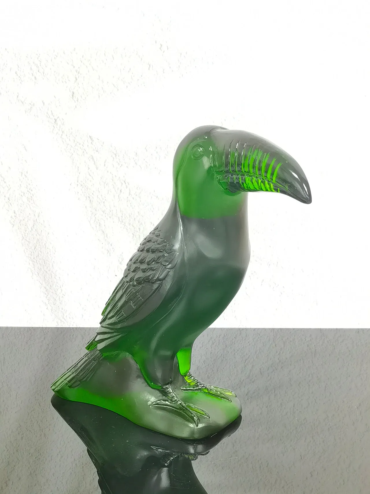 Lalique Toucan Sculpture crystal 5