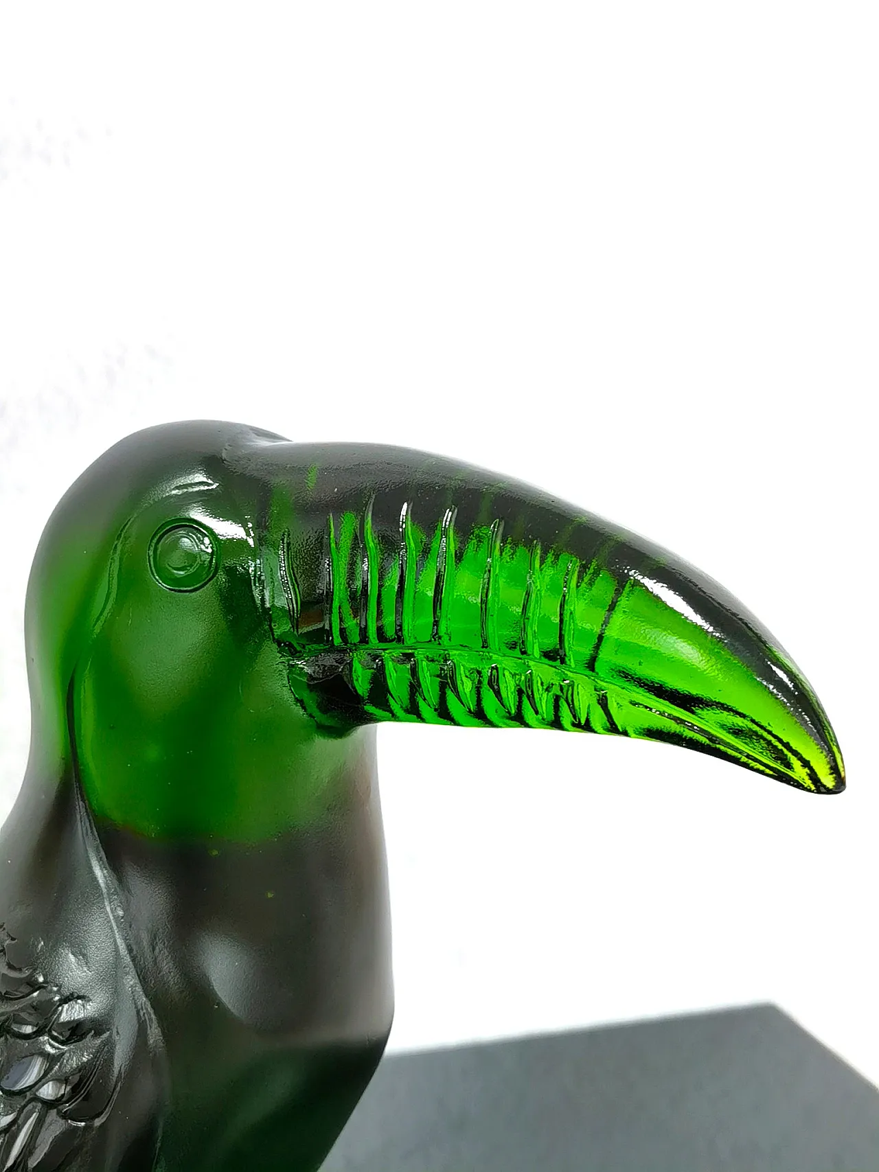 Lalique Toucan Sculpture crystal 8
