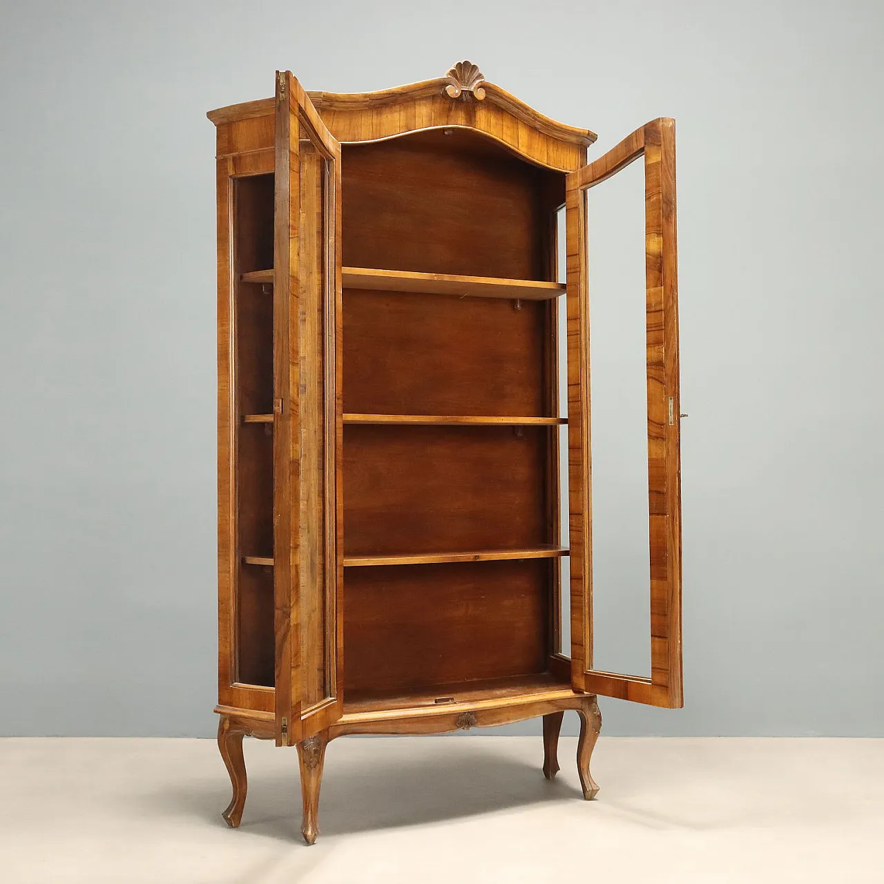 Baroque style showcase in walnut, 20th century 3