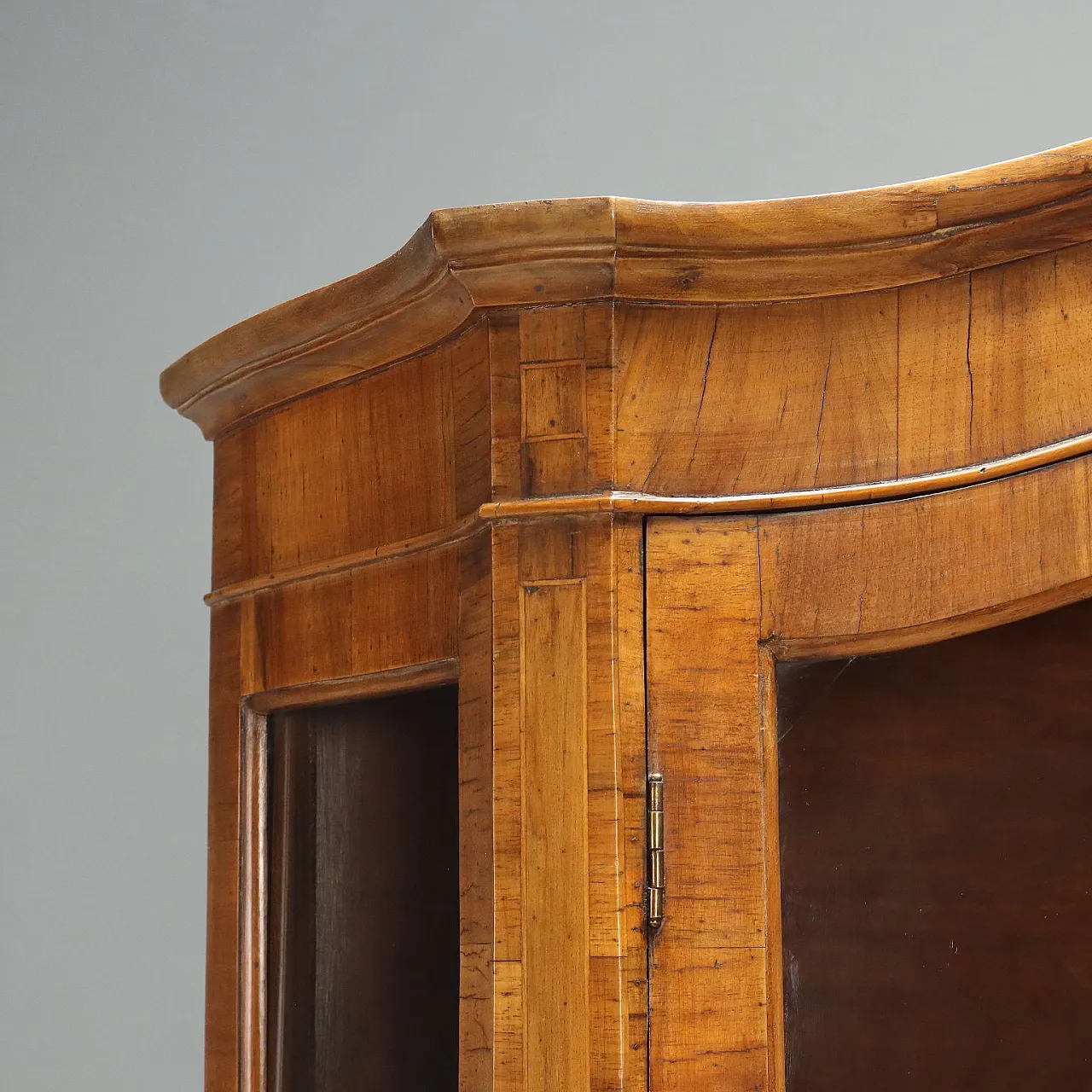 Baroque style showcase in walnut, 20th century 4