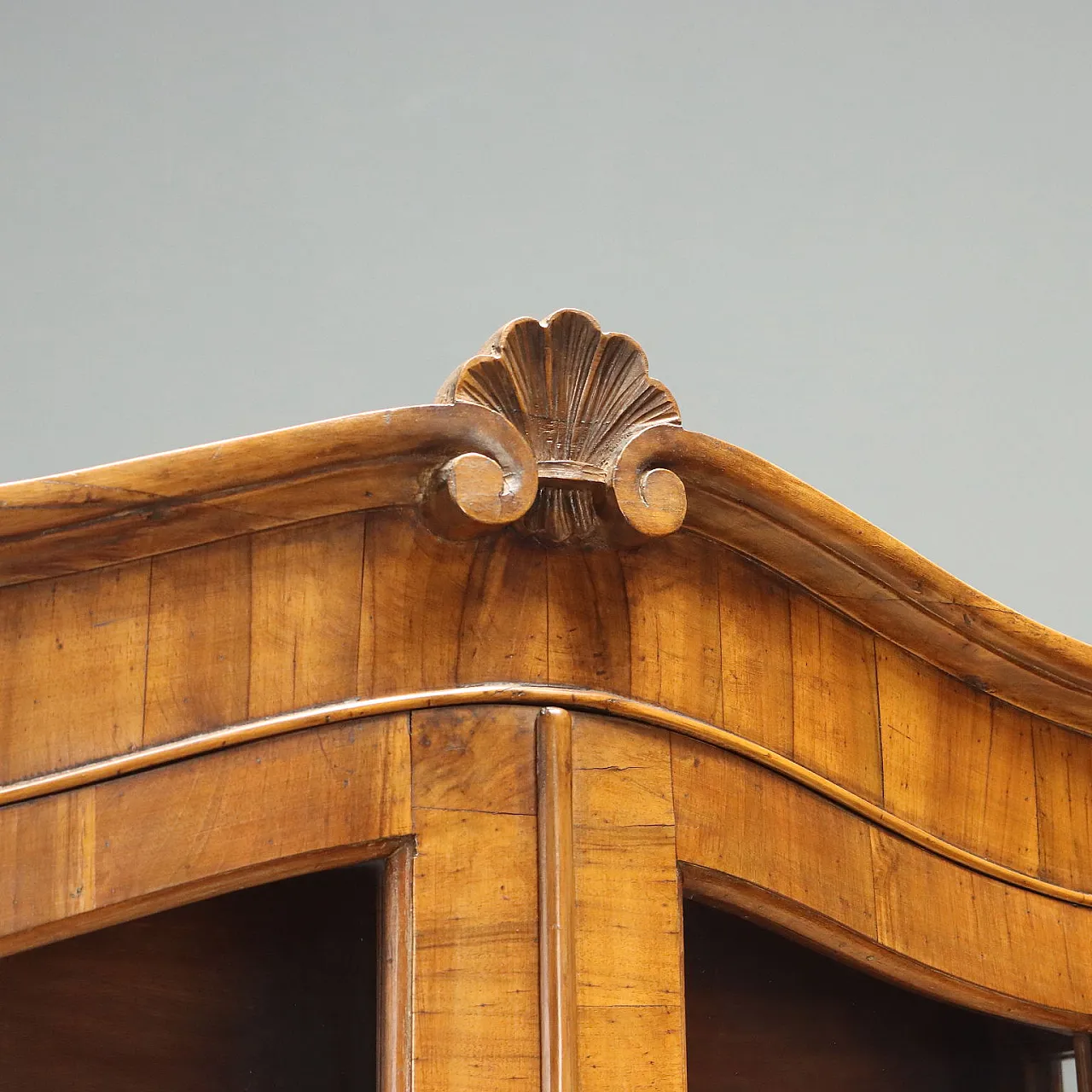 Baroque style showcase in walnut, 20th century 5