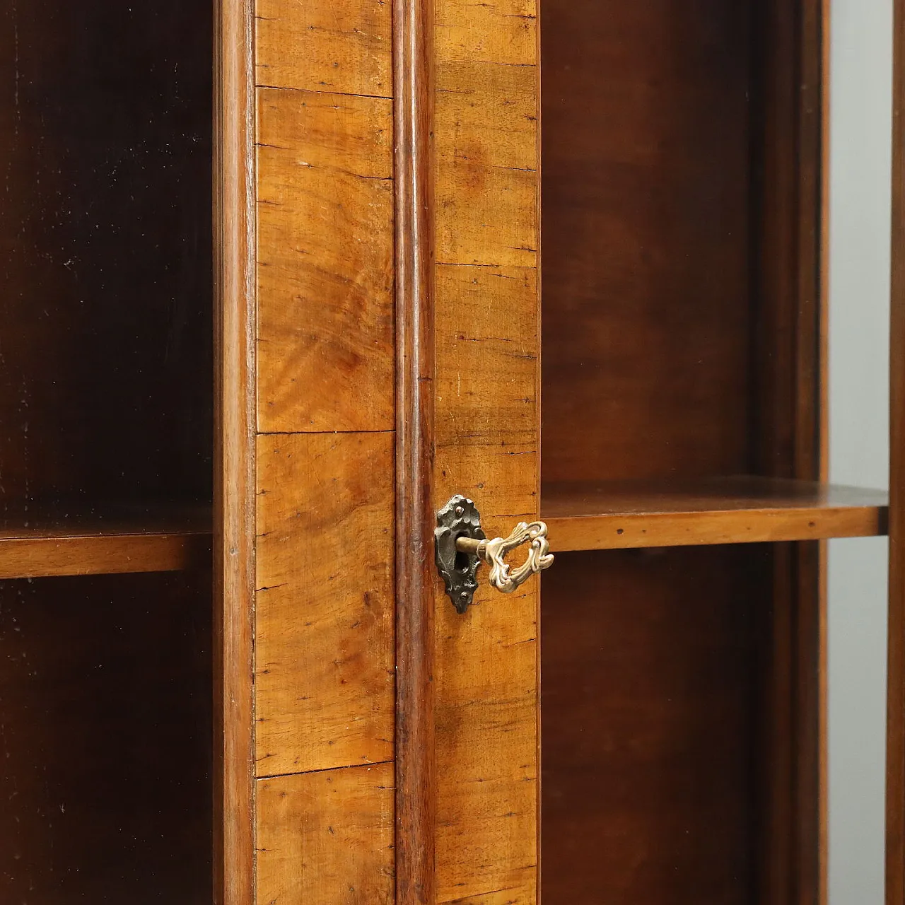 Baroque style showcase in walnut, 20th century 6