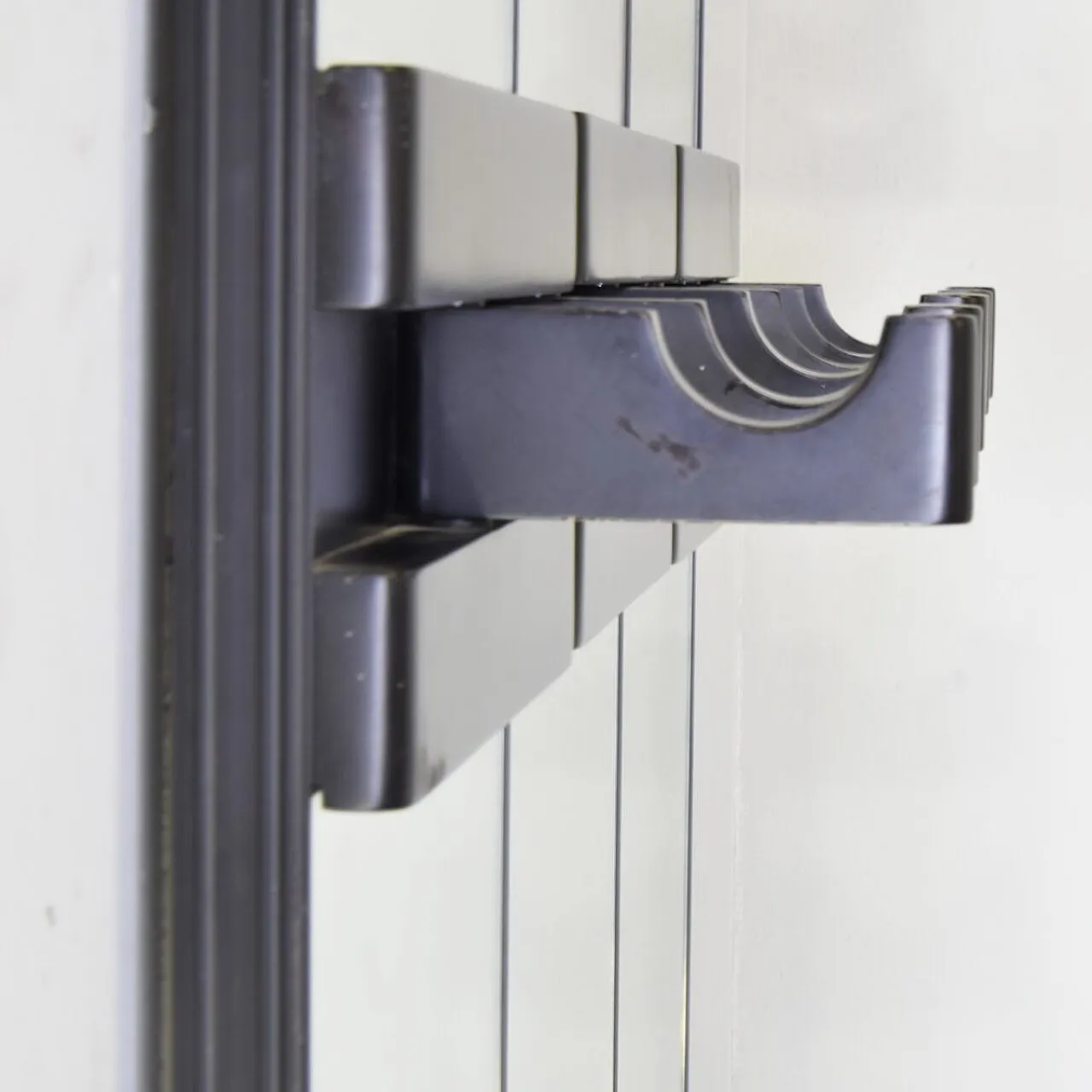 Appendiabiti in vetro a tre pannelli e legno laccato nero, anni '80 10