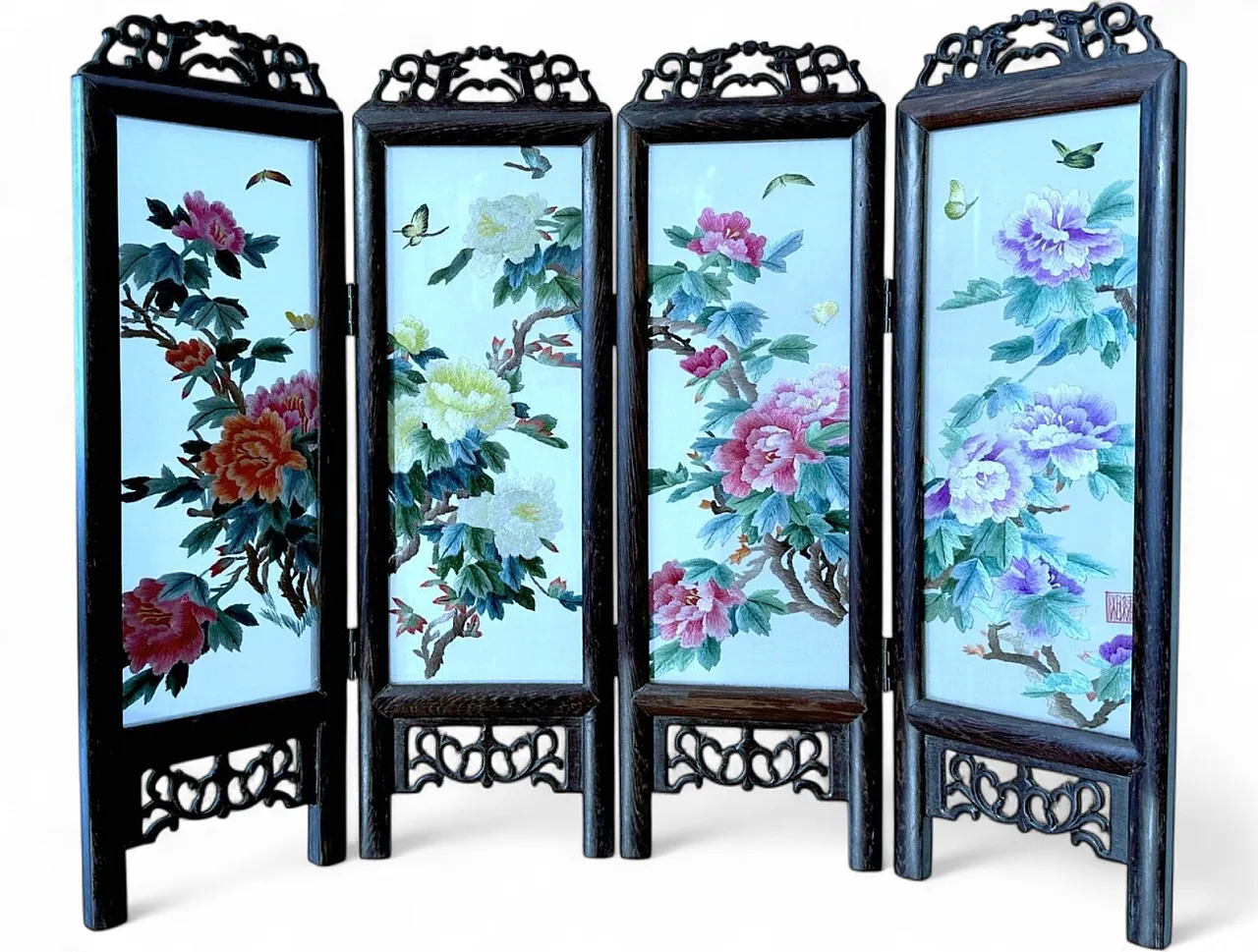 Double-sided tabletop screen, Suzhou silk embroidery, 1950s 13