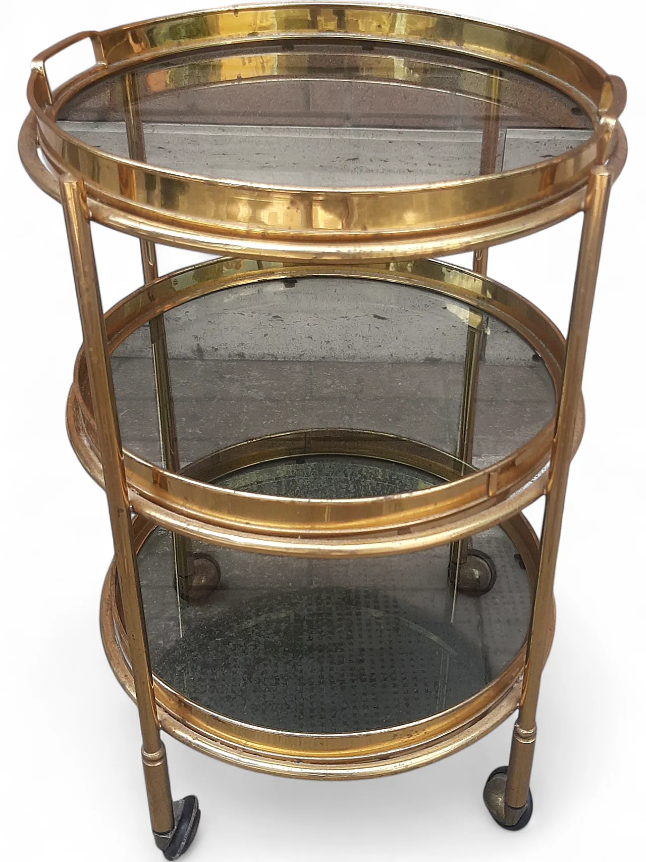 Bar trolley in brass with 3 removable tray shelves, 50s 9