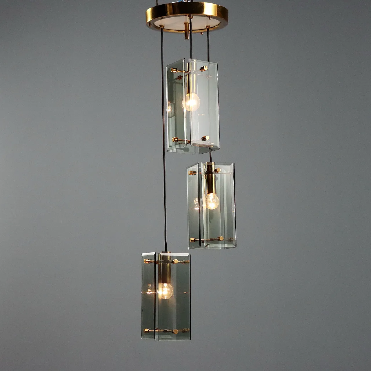 Lampada a soffitto in ottone e vetro fumé, anni '60 1