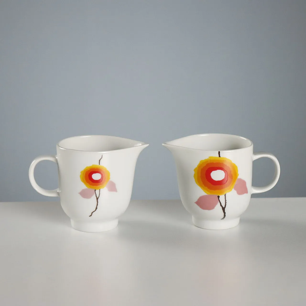 Hutscenreuther Manufacture tea and coffee service, 20th century 6
