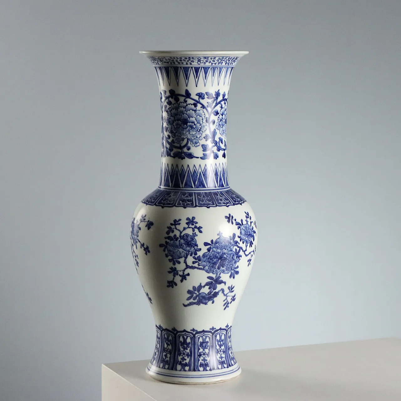 Yen Yen porcelain vase, 20th century 1