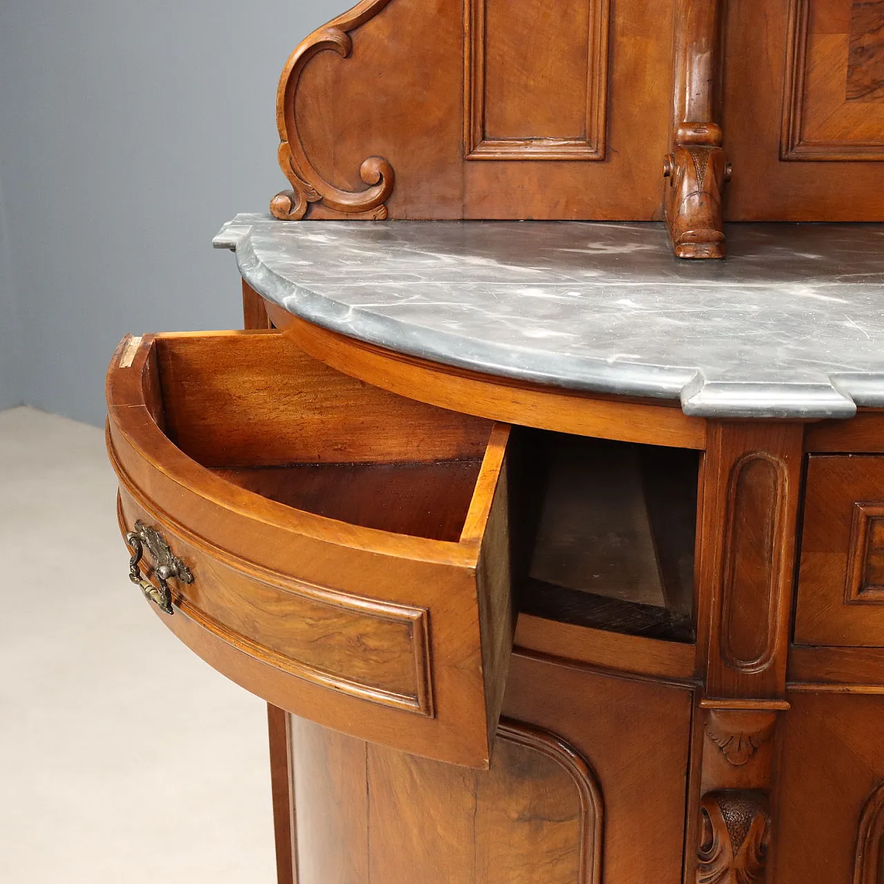 Umbertina sideboard in walnut and walnut root, 20th century 6