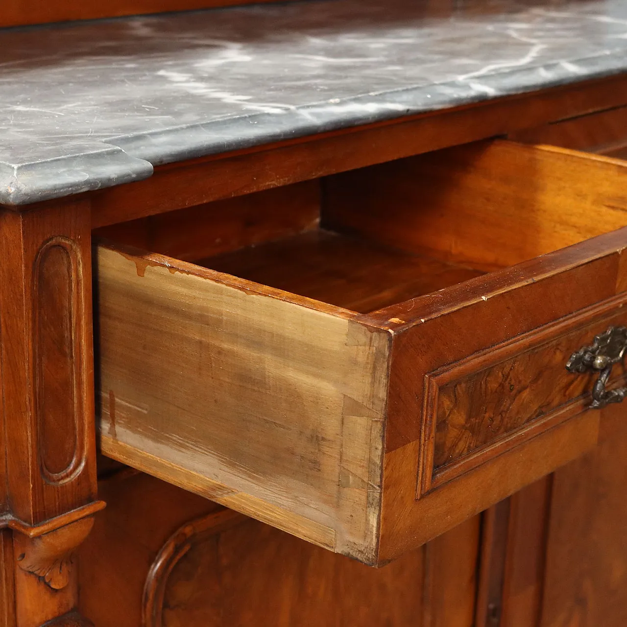 Umbertina sideboard in walnut and walnut root, 20th century 7