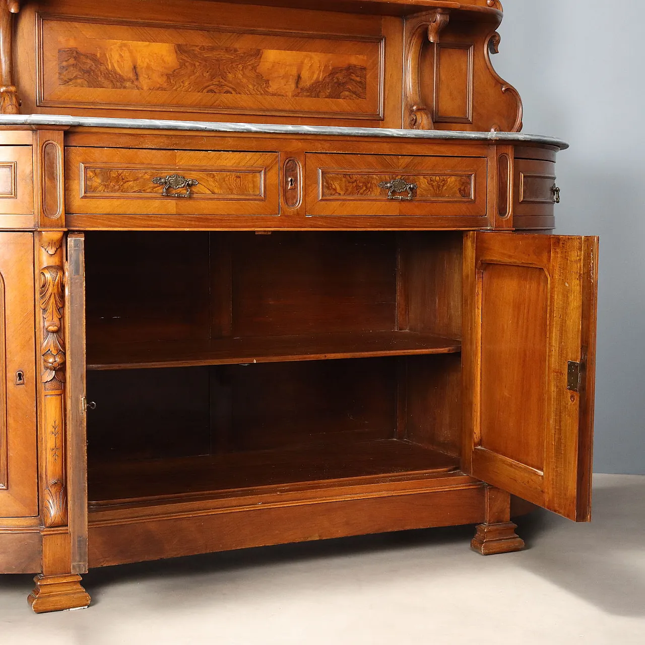 Umbertina sideboard in walnut and walnut root, 20th century 10