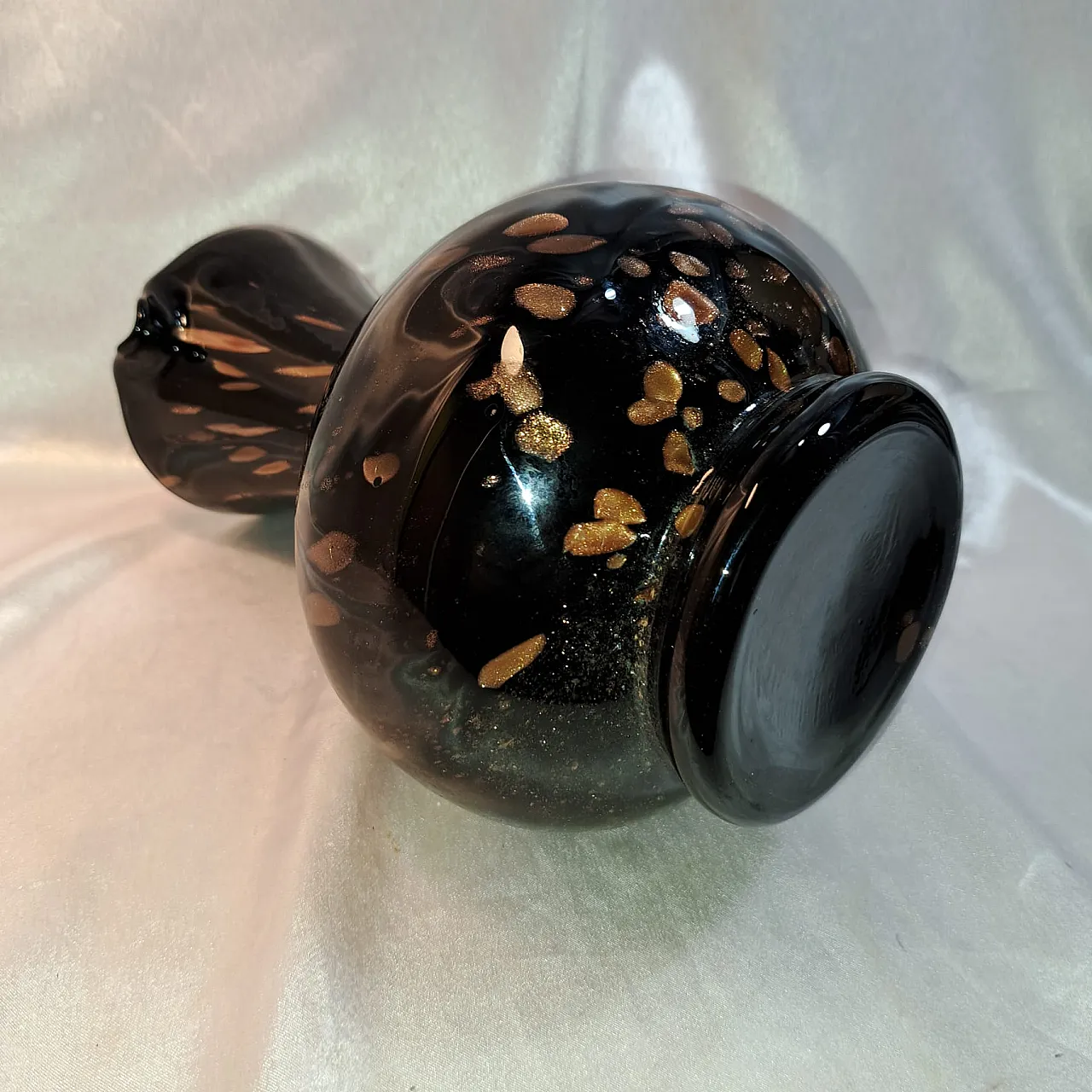 Black glass and aventurine vase attributable to Nason. 50s 10