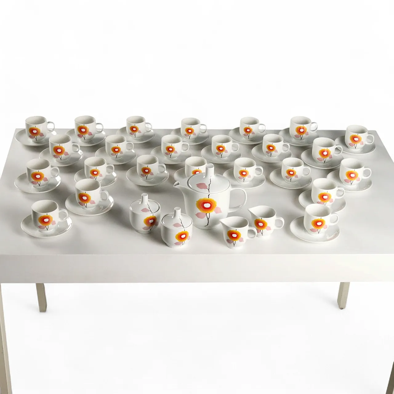 Hutscenreuther Manufacture tea and coffee service, 20th century 11