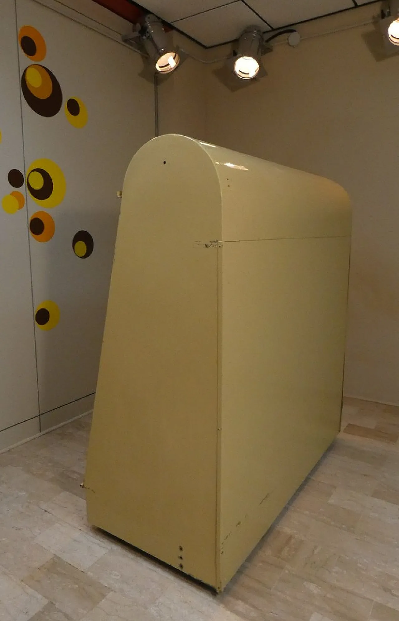 Espositore in ferro verniciato, Italia, anni '60 9
