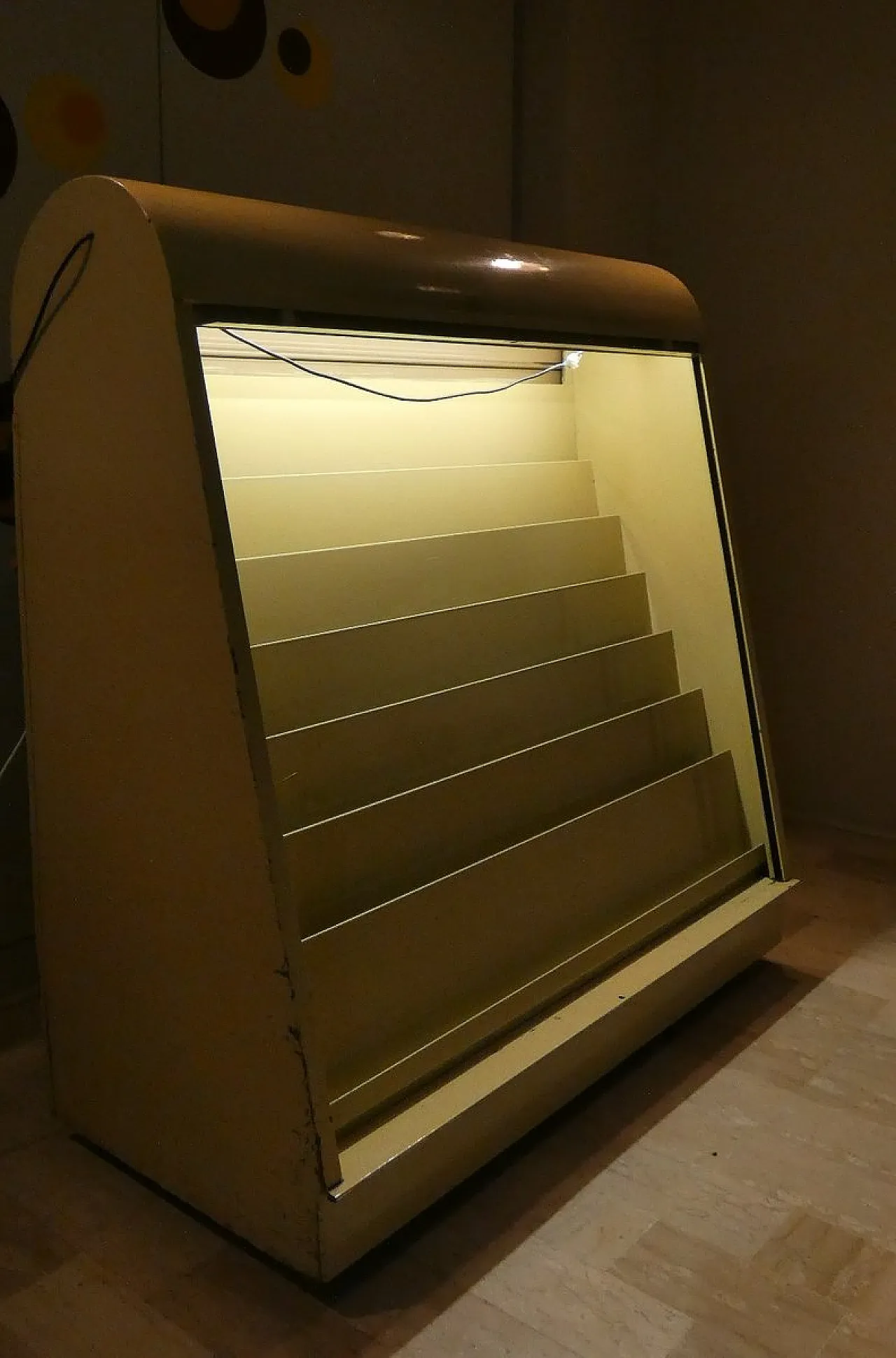Espositore in ferro verniciato, Italia, anni '60 17