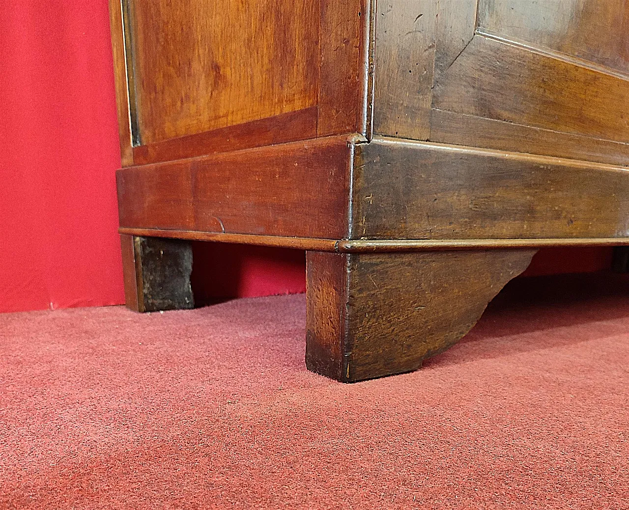 Credenza in legno di noce con due porte e rombo, '800 4