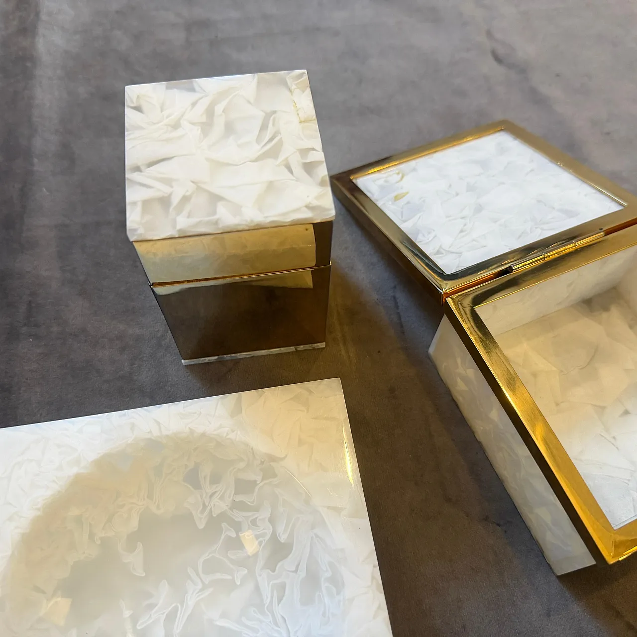 Faux mother pearl lucite and brass smoking set, 1970s 4