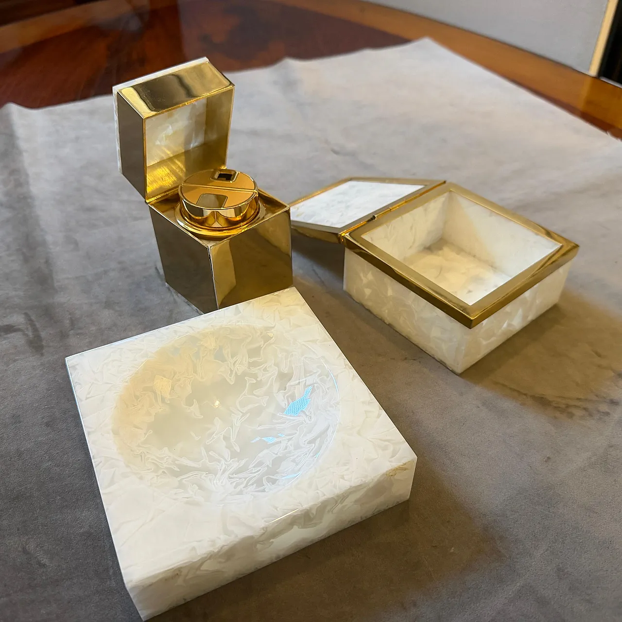 Faux mother pearl lucite and brass smoking set, 1970s 6