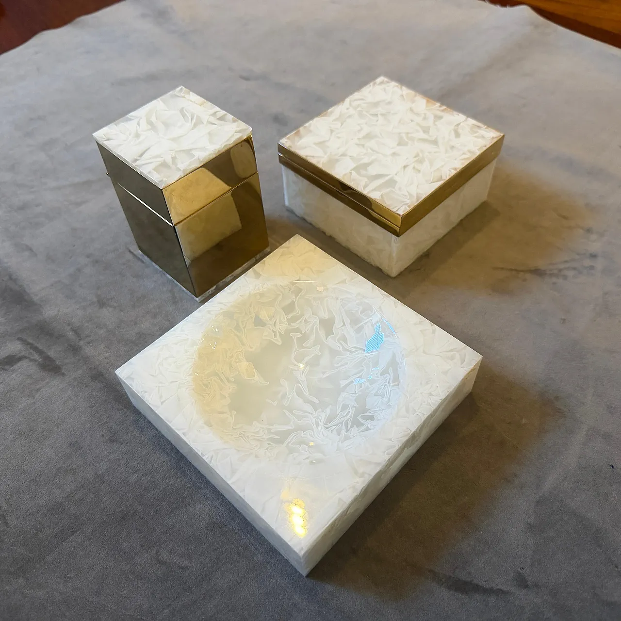Faux mother pearl lucite and brass smoking set, 1970s 7