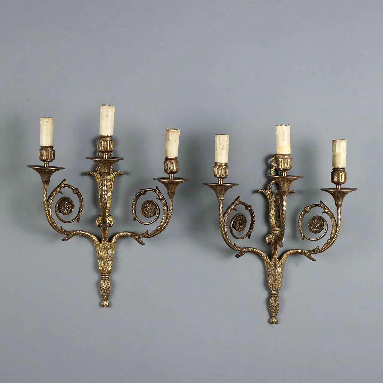 Pair of Neoclassical style sconces in gilded bronze, 20th century 1