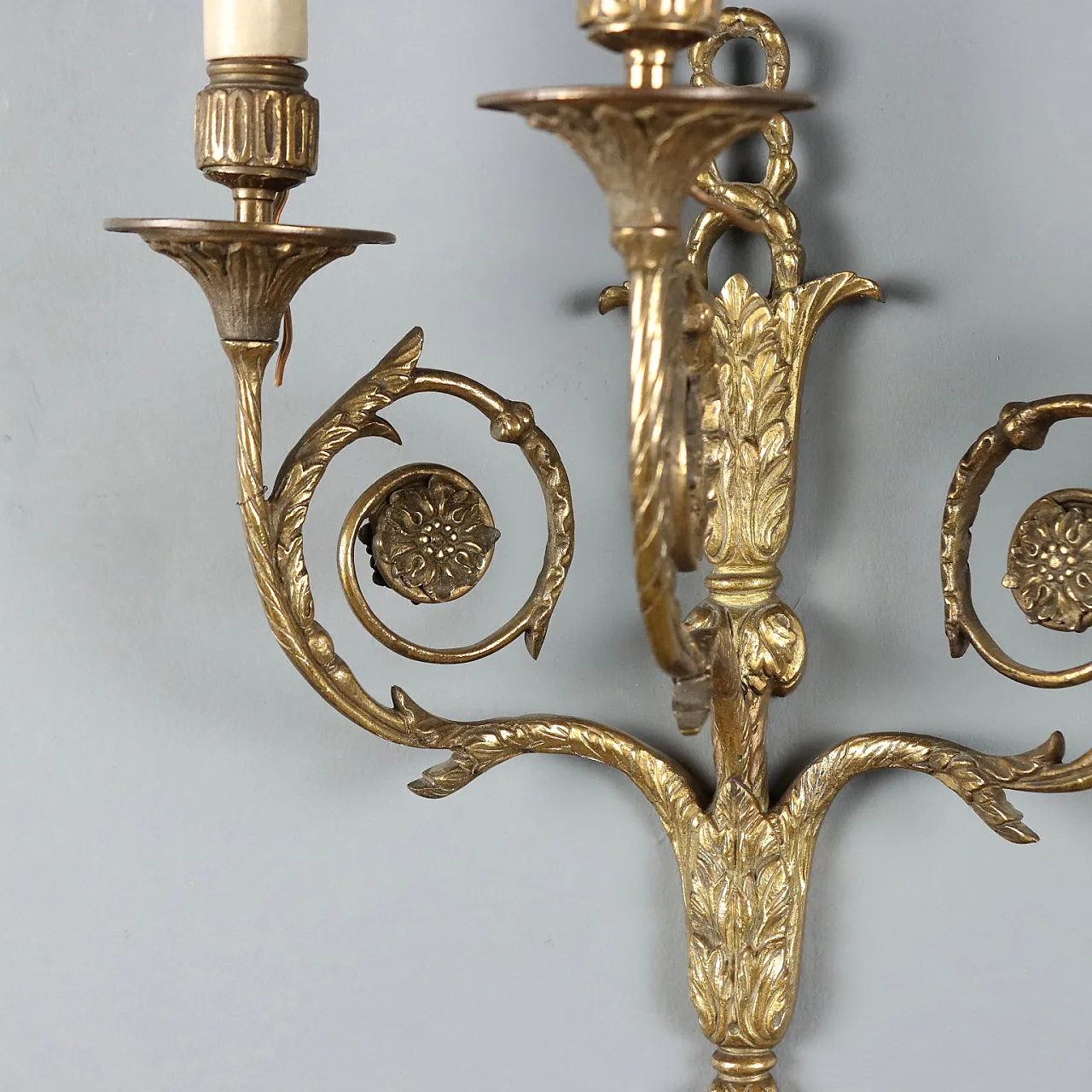 Pair of Neoclassical style sconces in gilded bronze, 20th century 3