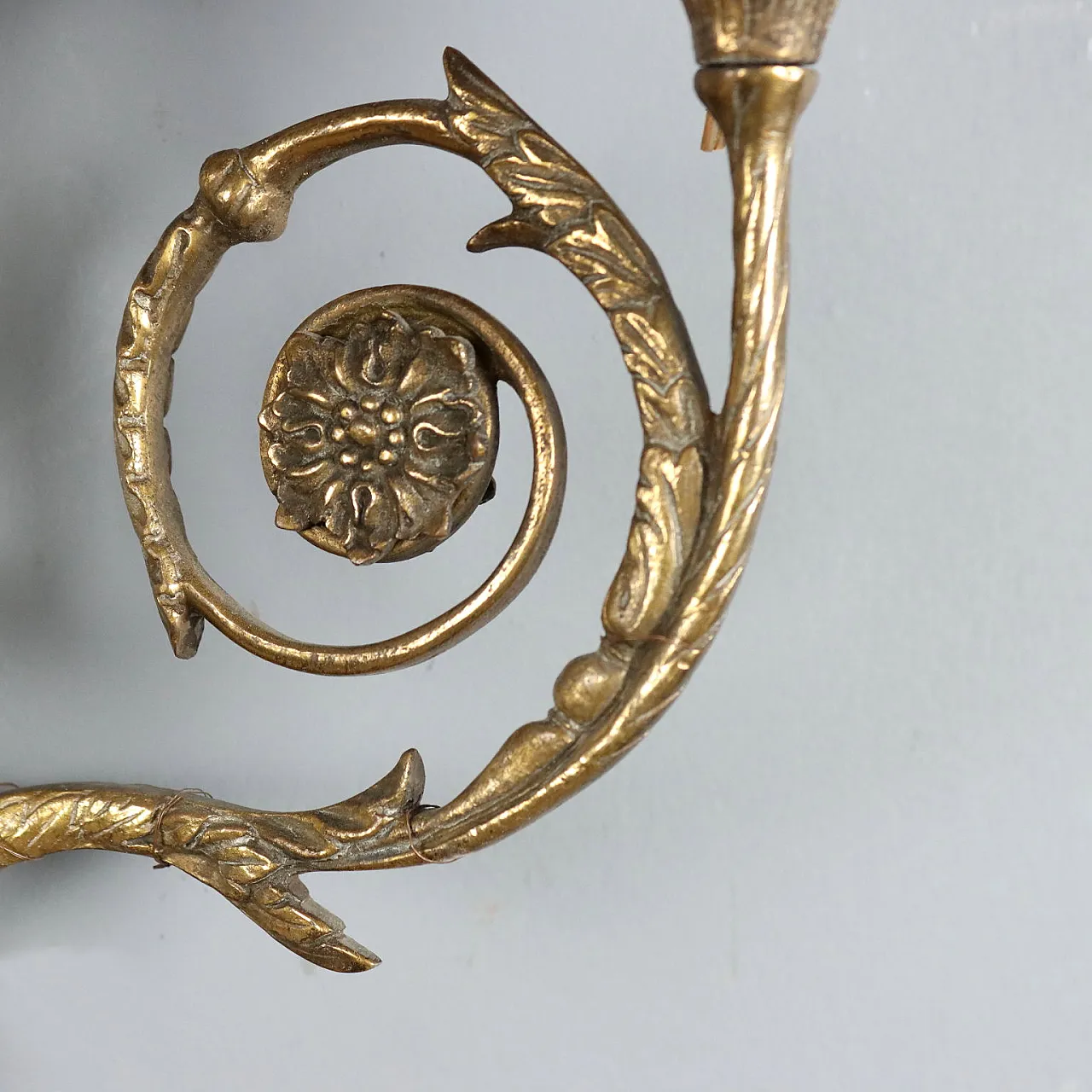Pair of Neoclassical style sconces in gilded bronze, 20th century 4