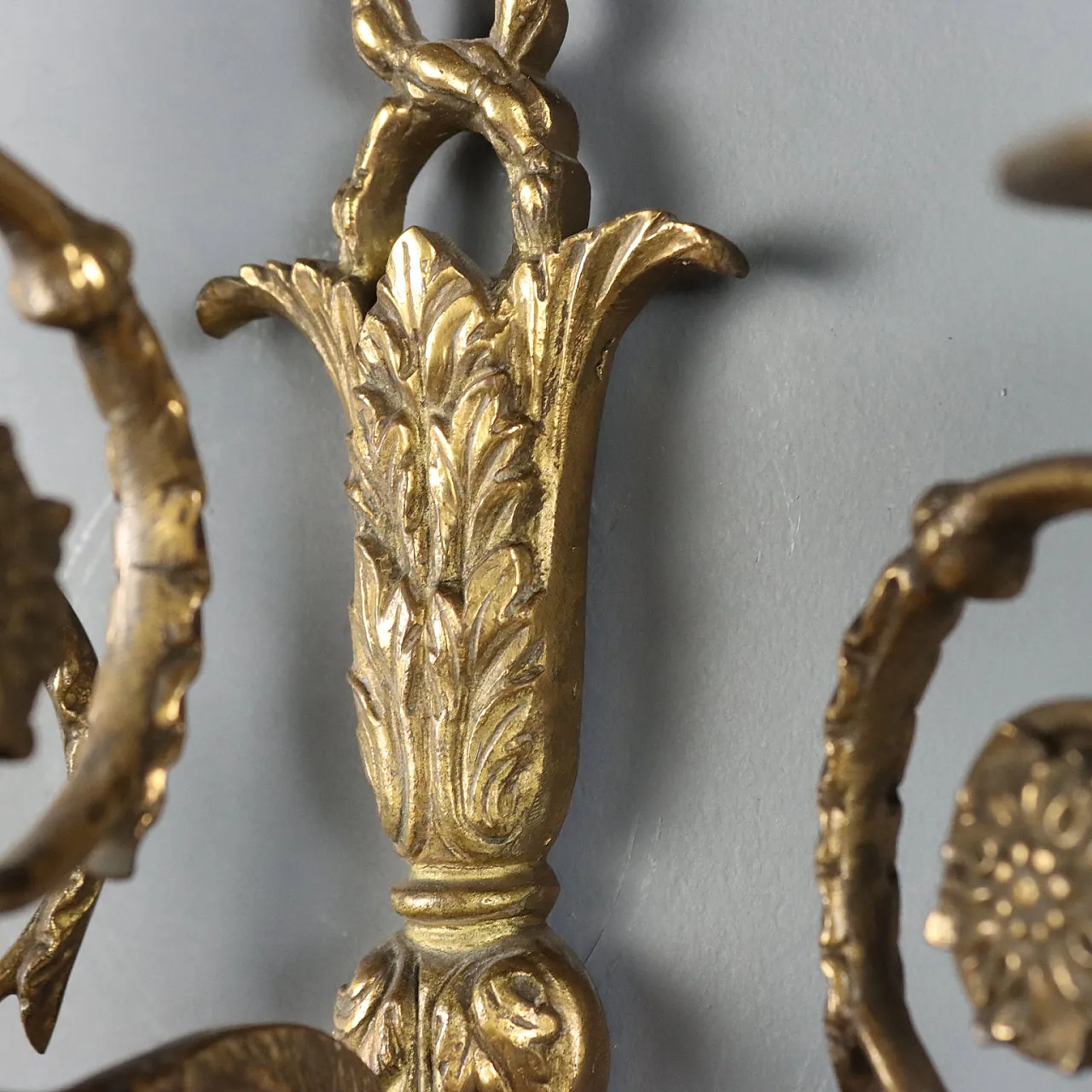 Pair of Neoclassical style sconces in gilded bronze, 20th century 6