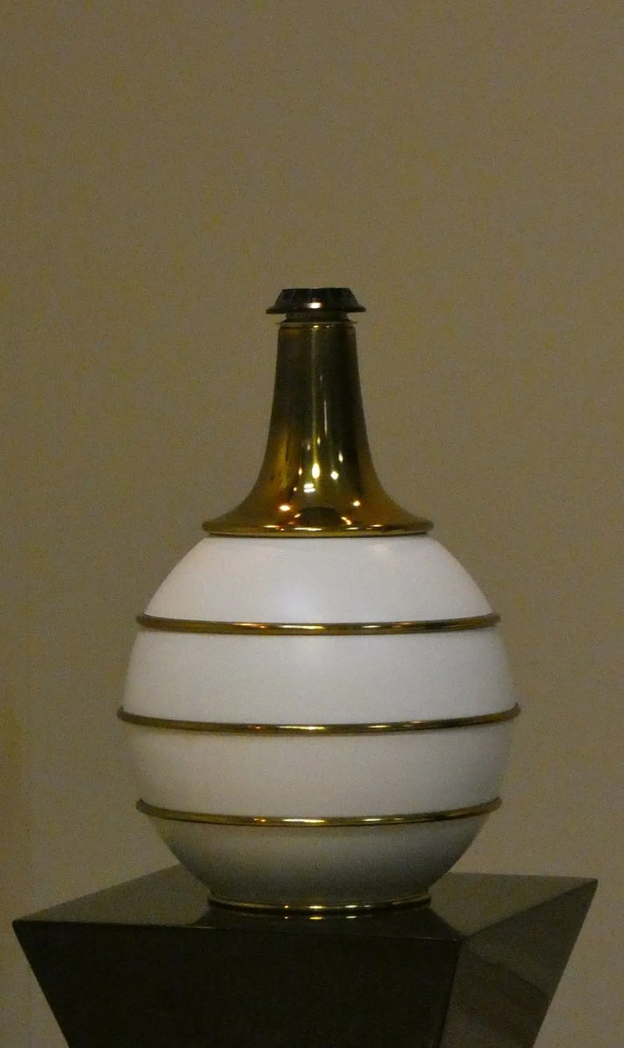 Pair of table lamps with brass details by Tommaso Barbi, 1970s 7