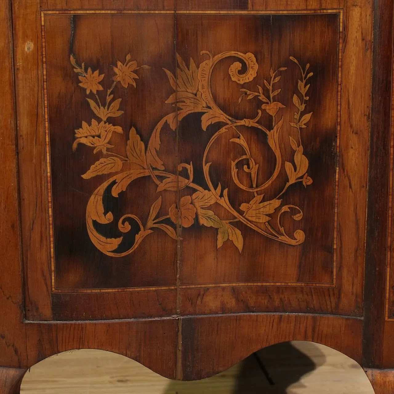 French Louis XV style marquetry chest of drawers from the 20th century 5