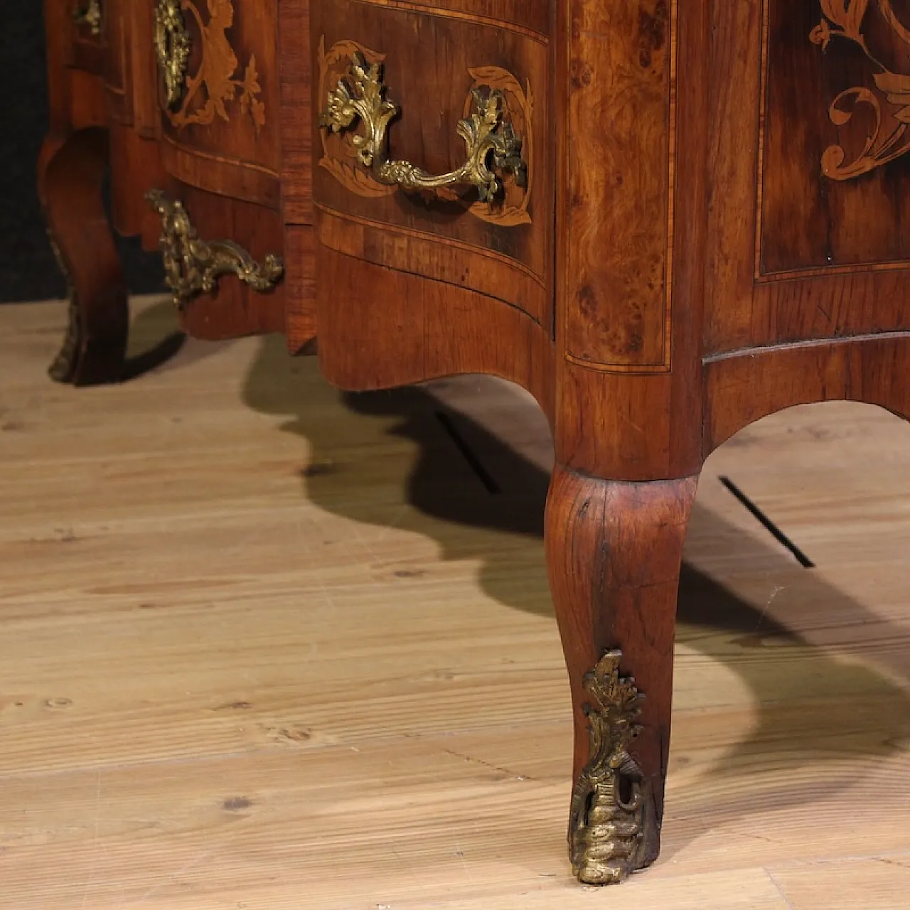 French Louis XV style marquetry chest of drawers from the 20th century 10