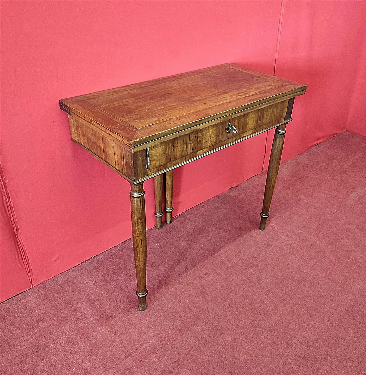 Empire walnut game table, 19th century 1