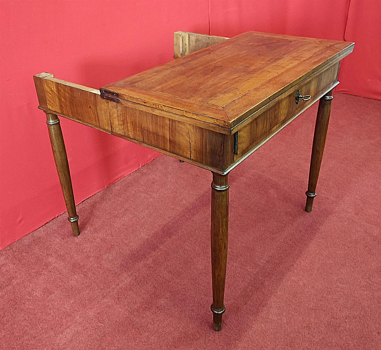 Empire walnut game table, 19th century 6