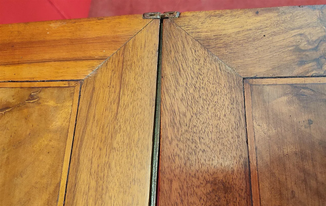 Empire walnut game table, 19th century 9
