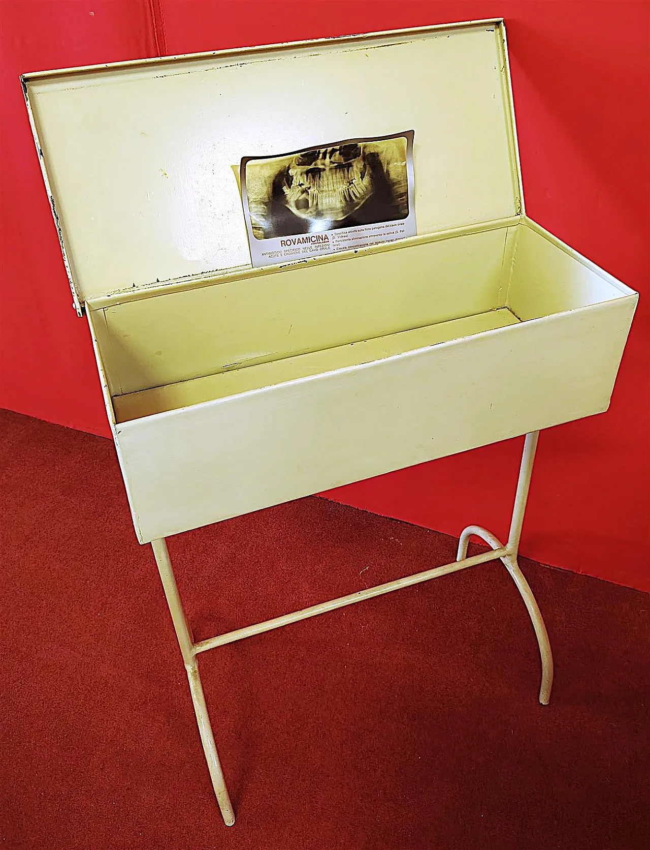 Metal dentist chair, 20th century 6
