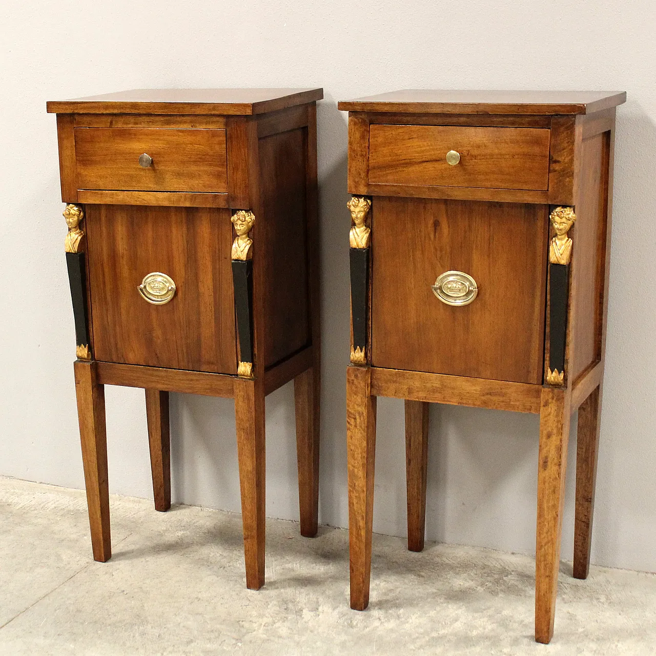 Pair of Direttorio bedside tables in walnut, 18th century 4