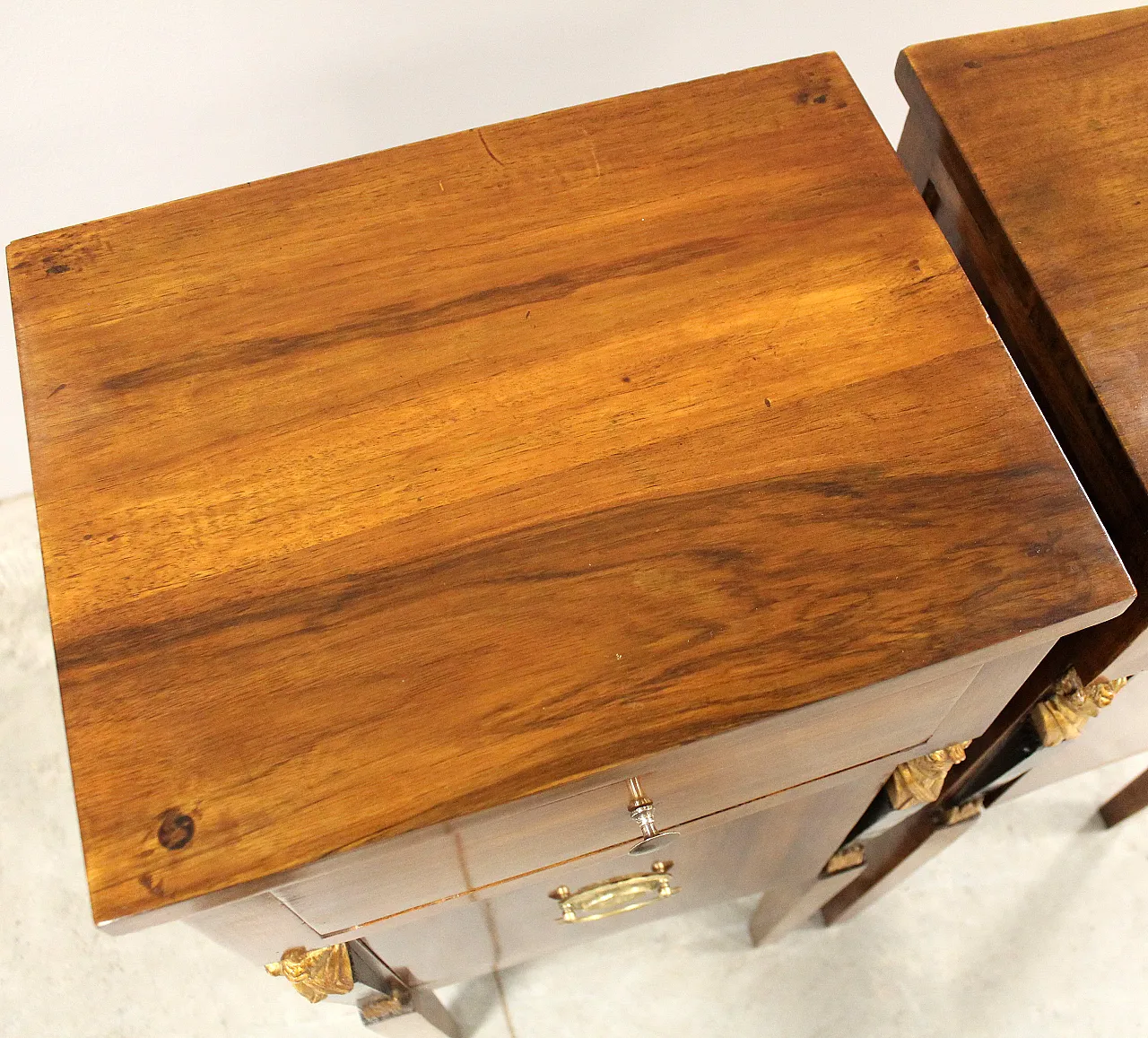 Pair of Direttorio bedside tables in walnut, 18th century 11