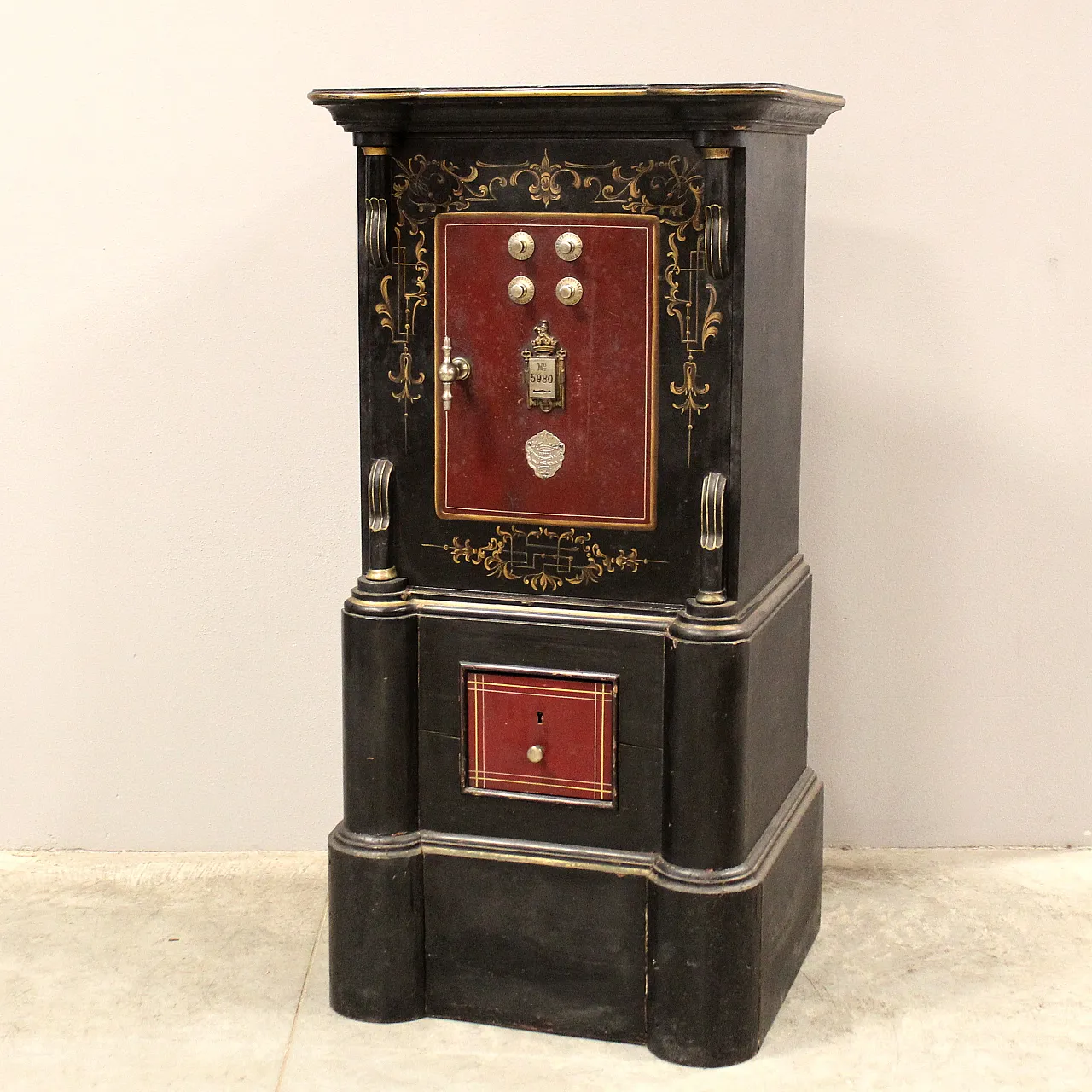 Ancient chest safe 1