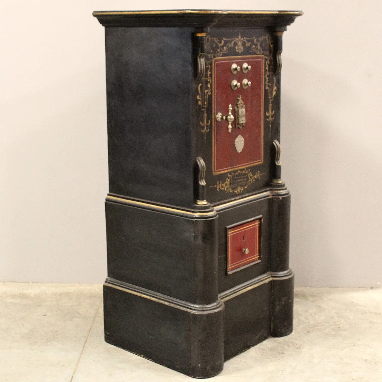 Ancient chest safe 2