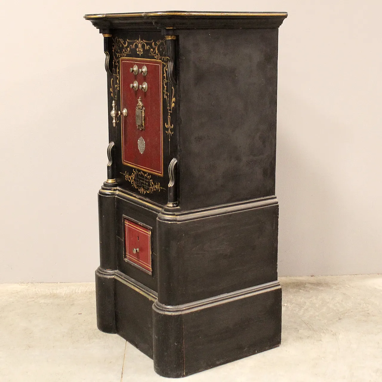 Ancient chest safe 3