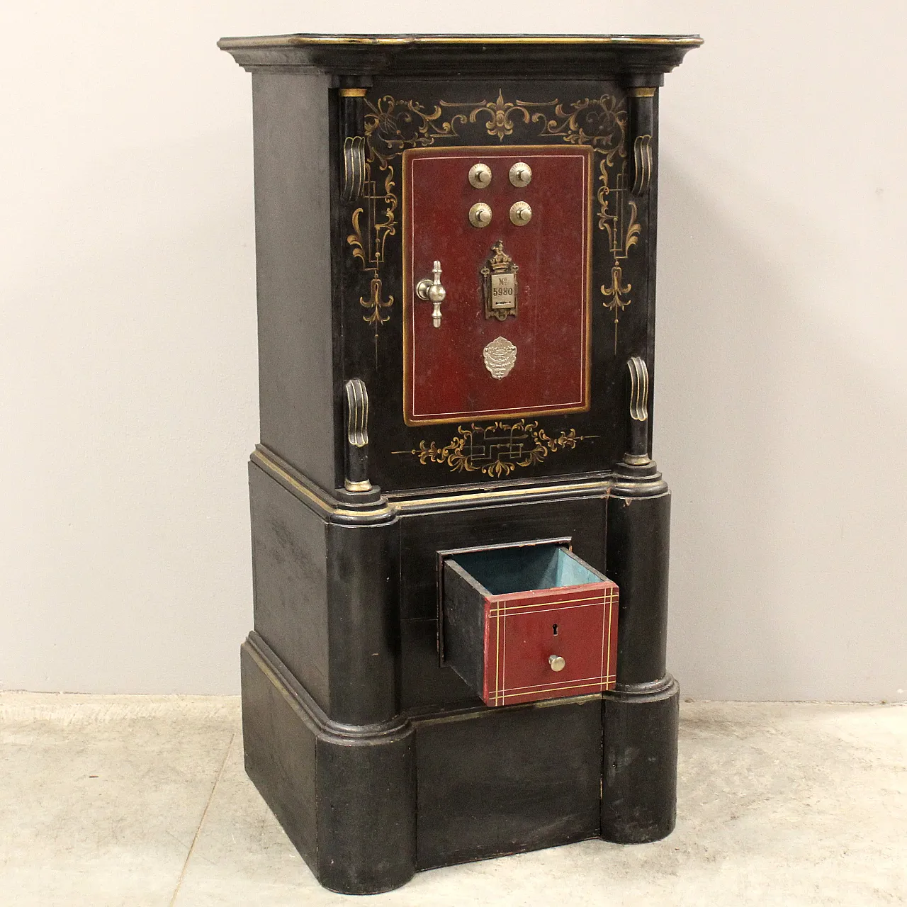 Ancient chest safe 4