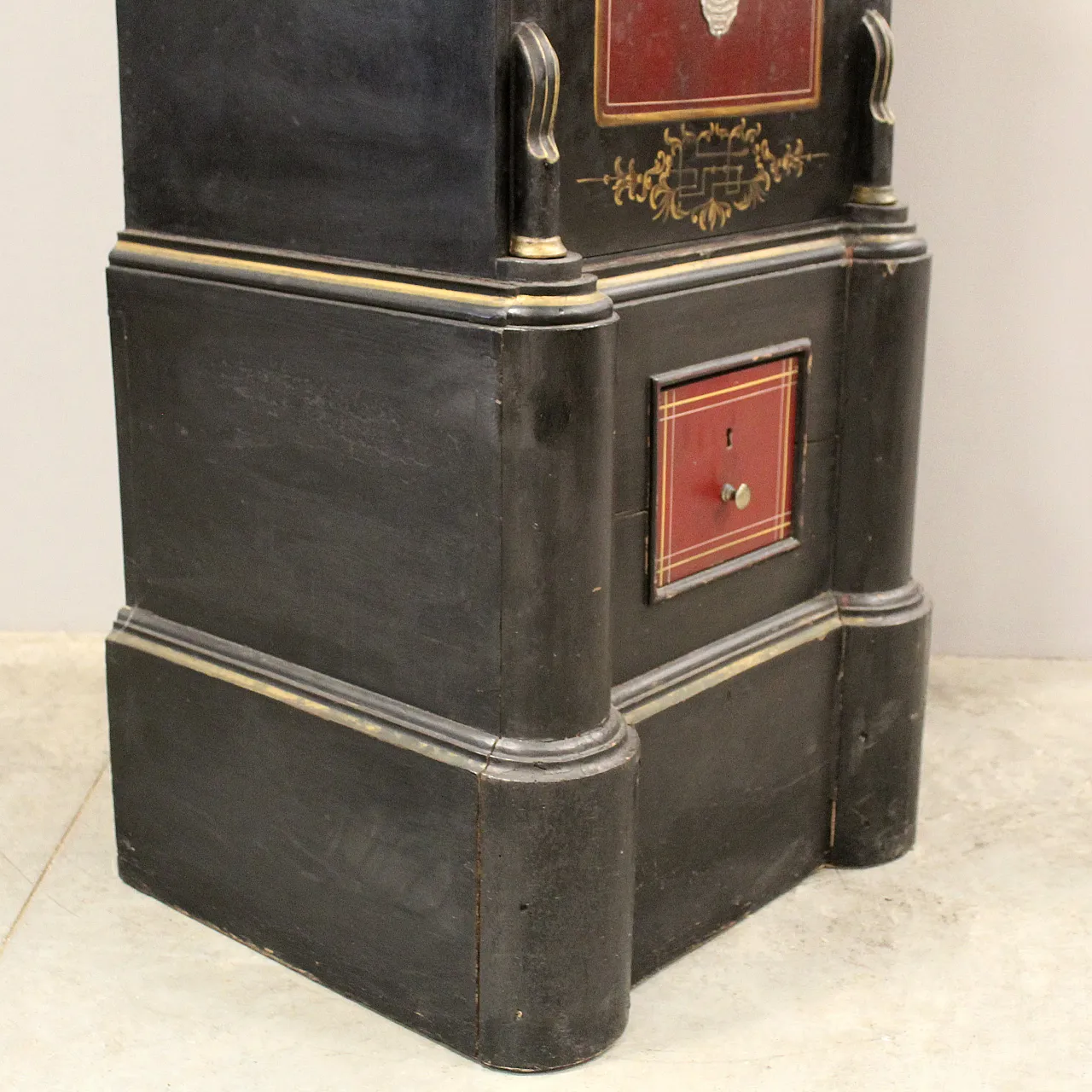 Ancient chest safe 12