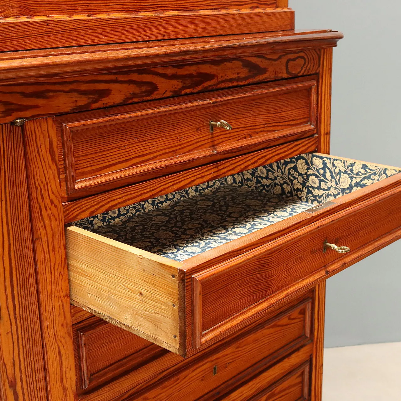 Credenza doppio corpo in larice, fine '800 10
