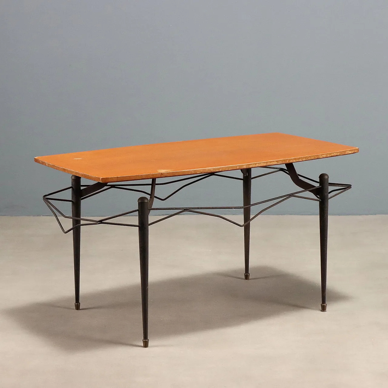 Tavolino in teak e metallo laccato, anni '60 1
