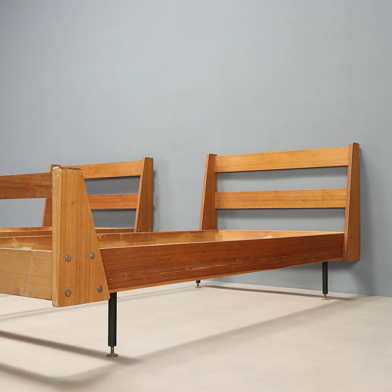 Pair of single beds in teak wood, 1960s 10